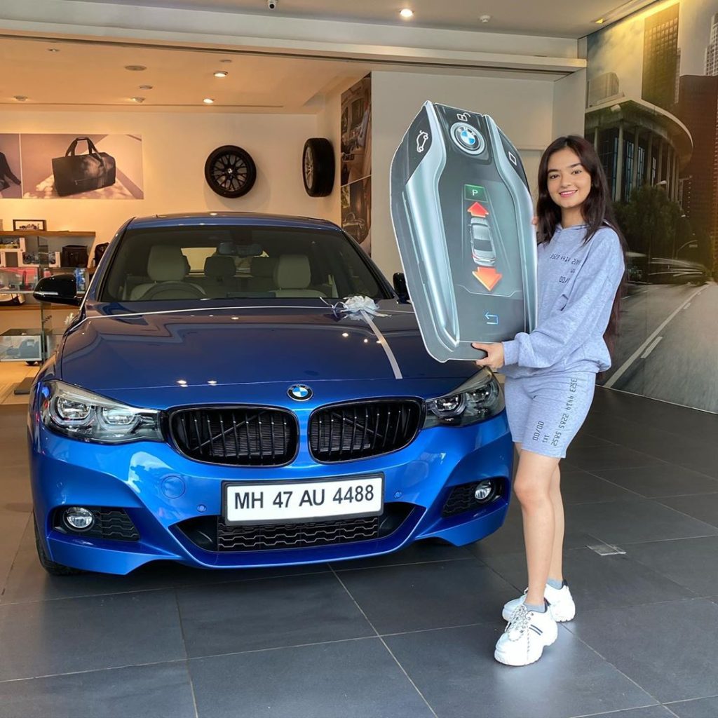 Anushka Sen New Car, Anushka Sen BMW Car, Anushka Sen Biography, Anushka Sen Lifestyle, anushka sen car, anushka sen age, anushka sen birthday,,BMW 330I M Sports Limited Edition
