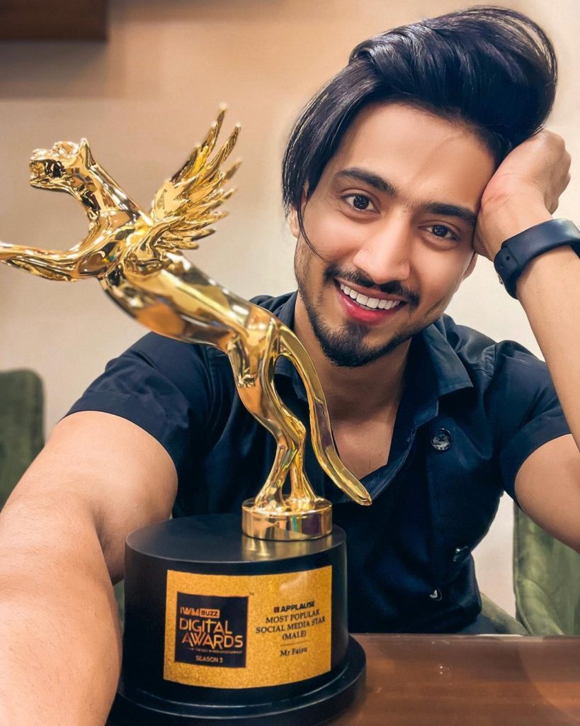 mr faisu award picture, faisu new show, PHONE SWAP, PHONE SWAP INDIA, MR FAISU PHONE SWAP INDIA EPIOSDE, HOW TO WATCH PHONE SWAP INDIA SHOW, MR FAISU NEW RELITY SHOW, faisu new show, faisu new song, snapchat new show, mr faisu images, faisu girlfriend