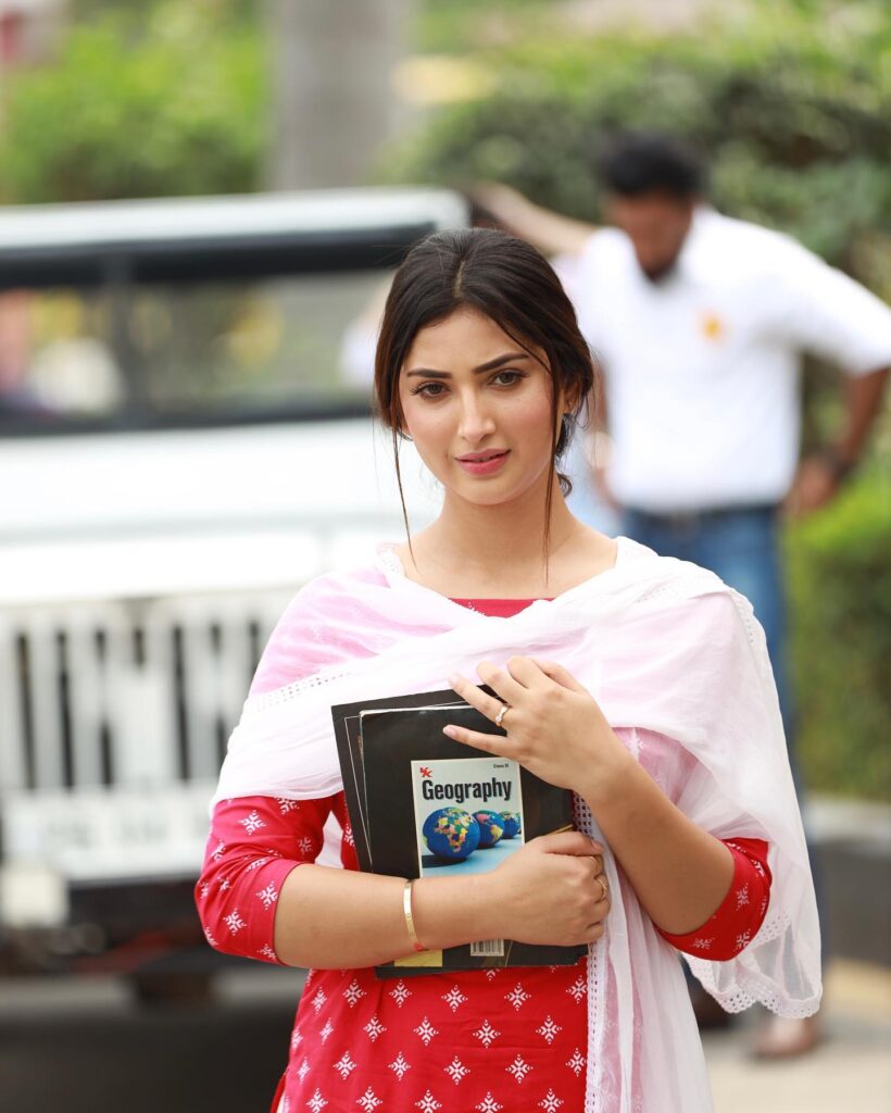 big men song girl name, big men chapter 2 song girl name, big men actress, big men girl, r nait song girl, isha sharma in big men song