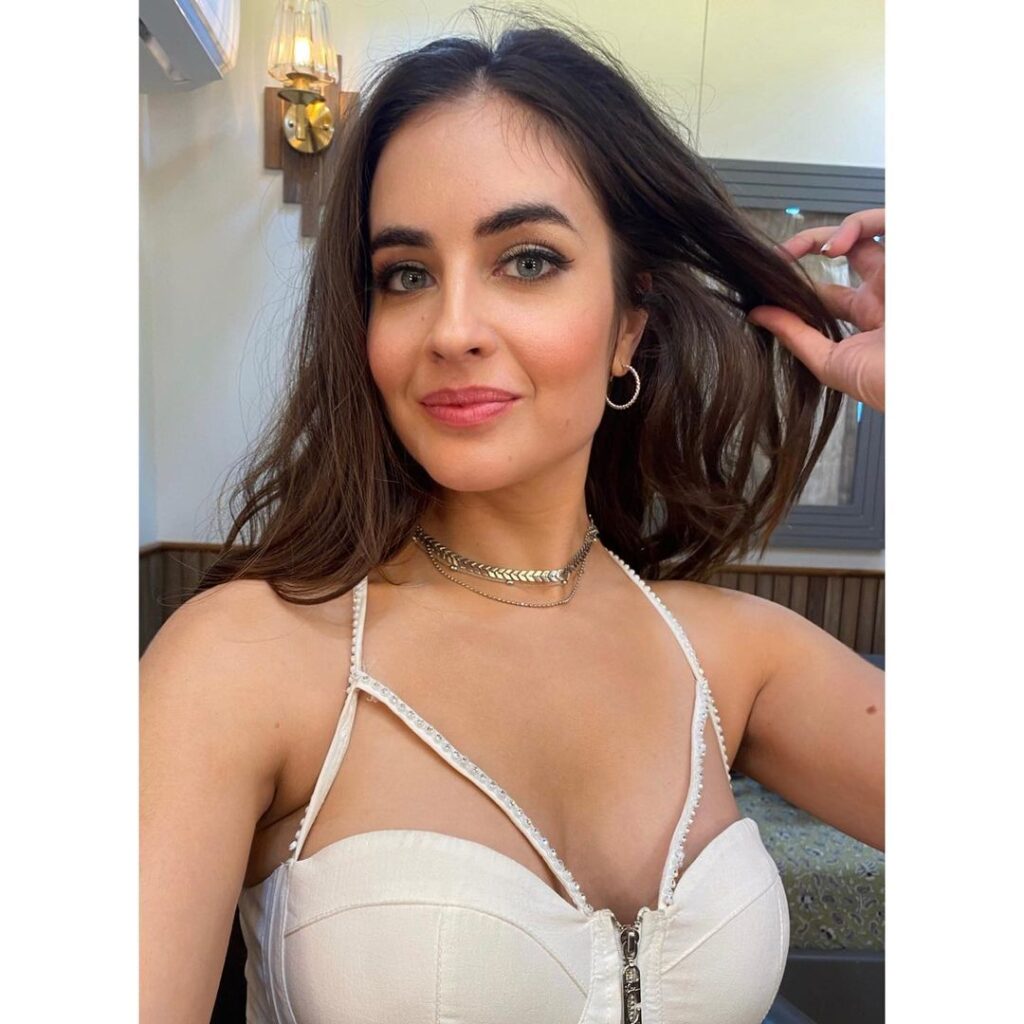 Sarah Anjuli song, load hai song, load hai song lyrics, load hai song, load hai, load hai song actress, load hai song sarah anjuli,